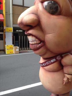 askmikezach:  fuku-shuu:   Looks like the campaign for the upcoming Shingeki no Kyojin Exhibition at the Ueno Royal Museum has started on the streets of Tokyo… (Source)  The Titans are coming D:  Thats the one that kills me.. keep it away  Run Mike