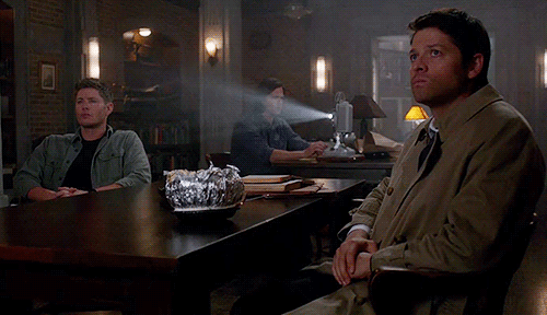 destielic:  if you think you don’t need an angel of the lord eating popcorn on your blog you’re wrong 