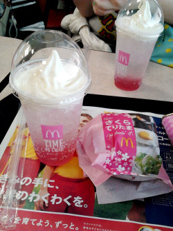 chookypoow:  Sakura Teritama + Sakura Cherry McFlotto. The burger was just so delicious, the Sakura sauce being sweet omg I love Japan.