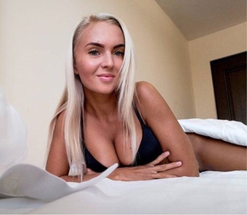 mile-high-girls:Aleksandra Tarasova - sexy Russian hosty from Aeroflot Body.