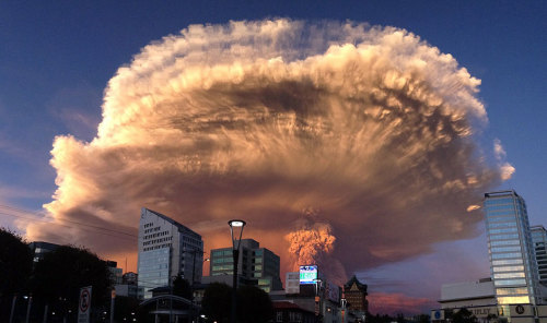 the-gasoline-station:Chile’s Calbuco Volcano EruptsFirst eruption in 42 years results in huge ash cl