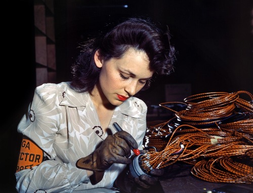 andrews-atomic-era:  Stunning color photographs of the gorgeous and tough as nails American female war workers of The Second World War.   The Allied Victory over the Axis powers is definitely thanks to these women. Working a “mans” job in the USA