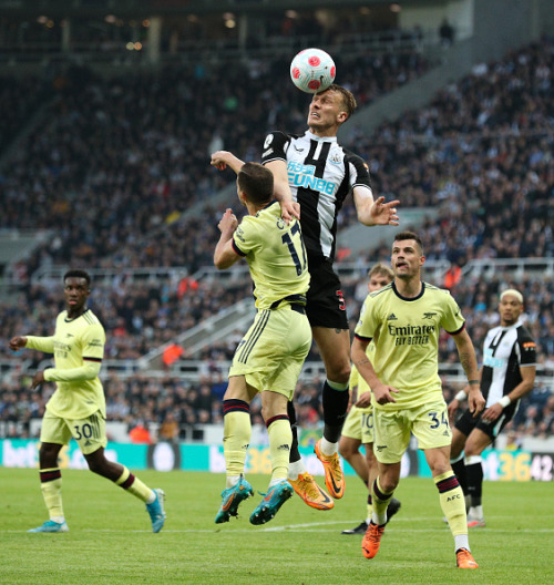 Newcastle United&rsquo;s Dan Burn battles with Arsenal&rsquo;s Cedric Soares during the Premier Leag