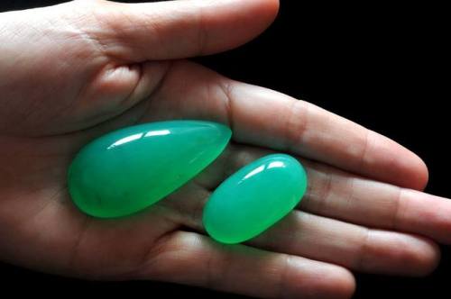 The most prized of all the chalcedonies, chrysoprase, is the fine grained fibrous apple green variet