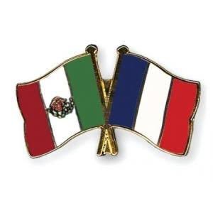 cazadordementes:  El Palacio Municipal y fuentes de Puebla se iluminan con colores de la bandera francesa tras atentados en París. 