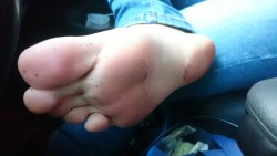 jufeet:  Cum on my gf sweaty feet, please!!