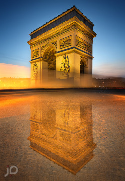 drxgonfly:  Arc Reflection (by J P | Photography)