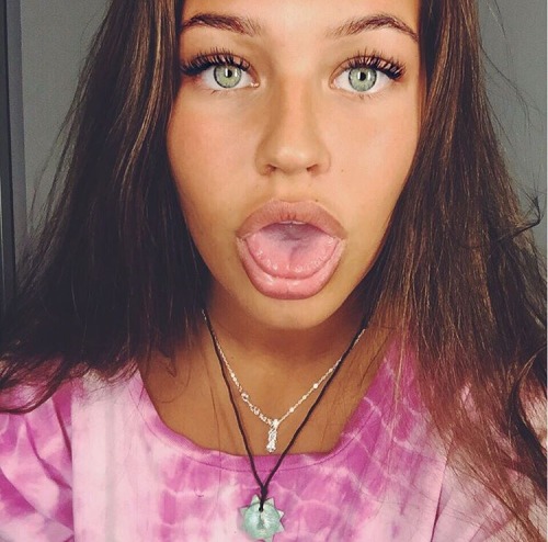 bombshellssonly:  @rebekaforsberg