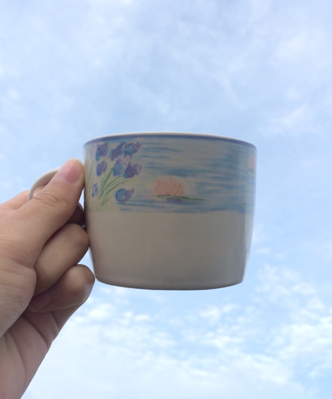 leaficle:  late snack with my plant buddy and cool art cup!! 🐝🌵 