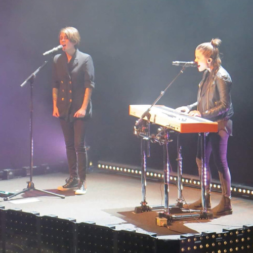 A few from the Vancouver show. #teganandsara #theconx #theconxtour (at Queen Elizabeth Theatre)