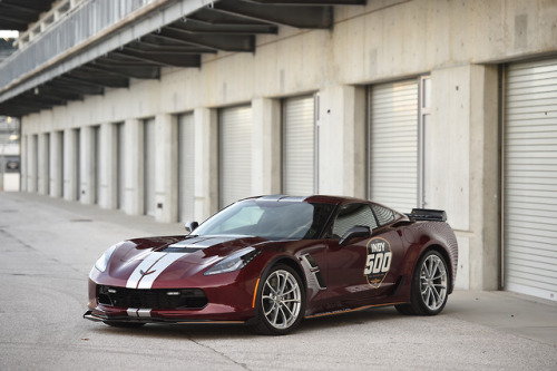 itcars:  Corvette Grand Sport Announced as Indy 500 Pace Car The 2019 Corvette Grand Sport will serve as the Official Pace Car for the 2019 Indianapolis 500 presented by Gainbridge, leading 33 drivers to the green flag on May 26 for the 103rd running