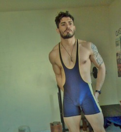 piledriveu:  How fuckin hot is this stud in the singlet???? Cute hair, sexy beard, great bulge, nice arms and chest, fuck!!!