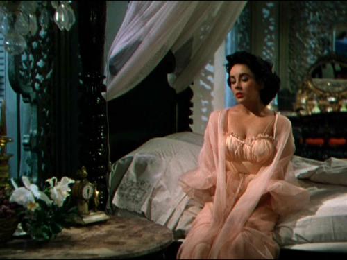 lafilledepaille: Elizabeth Taylor in Elephant Walk (1954)