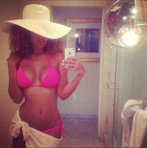 Sex flydef:   Aisha Thalia   pictures