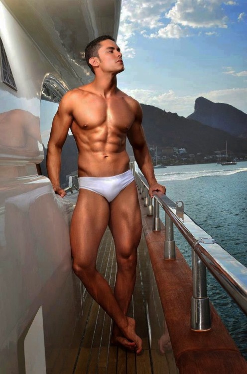 speedothighs:  Hot guy with hot tanned speedo thighs! (and nice speedo vpl!) 