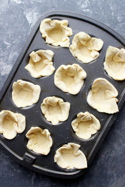 foodffs:  BUFFALO MEATBALLS IN PUFF PASTRY