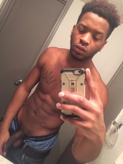 xxlorrawbullxx:  owenhill16:  If you gotta big dick , let it hang 😛  Tops bottoms and verses Reblog. 😈🍑🍆💦  😍