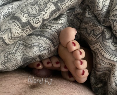 Sex islandfj:Wife’s toes pictures