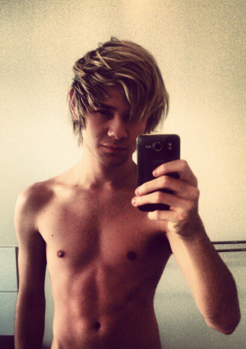 manniberlin:  boyperfection101: Sebastian Rhodes (2/4)  Selfie boy XXL 