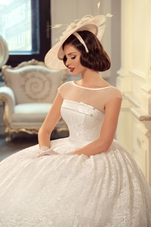 virtualwolfgirl:Oh so pretty…I love the whole ensemble… I&rsquo;d do anything to l