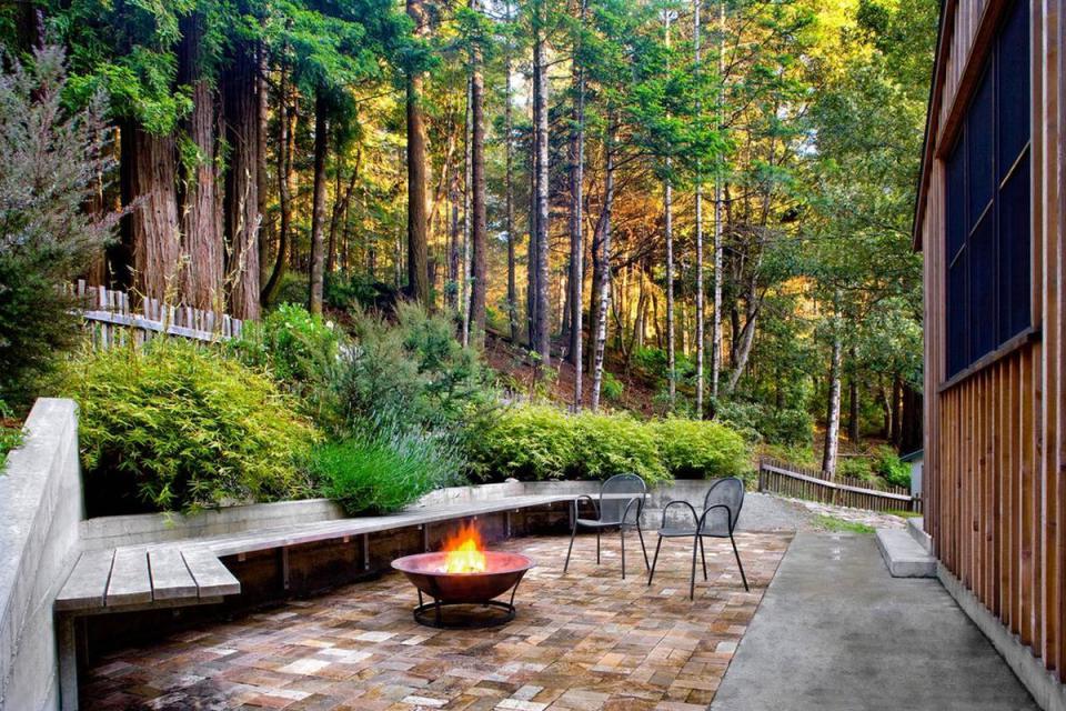 lokifirefox:  Mendocino County House At 840 sq ft, this is techncially too big to