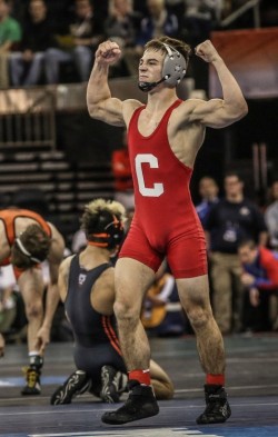 milangamiani: allsportsmen: College Wrestler showing body and bulge in his singlet  Milangamiani.com 