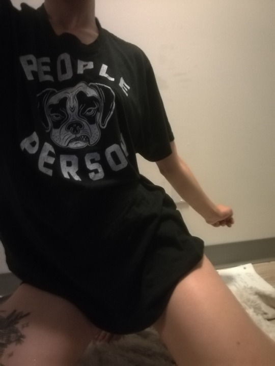 lynxieekitten: If I could, I would wear only this every day. Tshirt, Tiny panties, and my plug ✨💖 