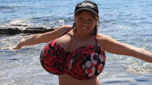 busty-elena-zernova:  Busty Elena Zernova after photoshop