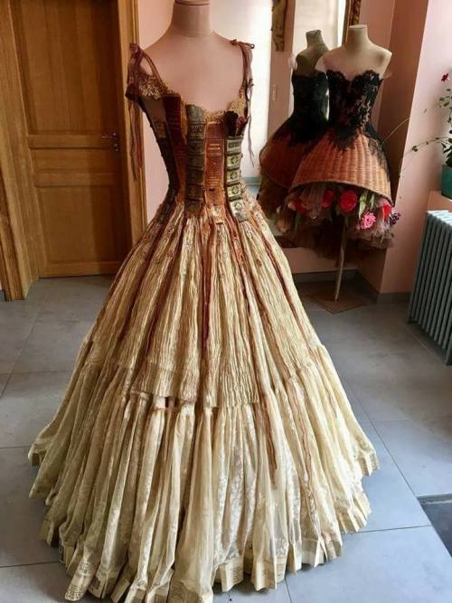 somehowbreathtaking: steampunktendencies: Amazing dress by french creator Sylvie Facon  Addito