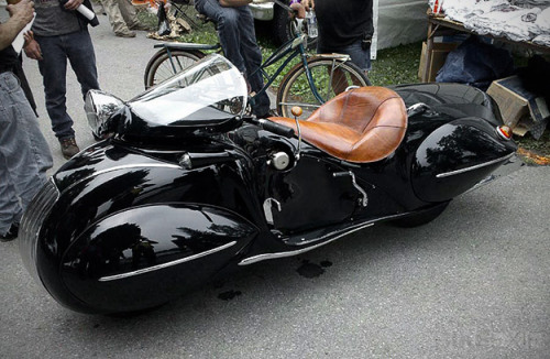 theremina:1930 Art Deco Henderson“It’s a 1930 Henderson that was customized before WW2 by a fellow c