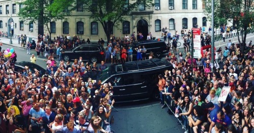 mollybarnett: Panic! at the Stage Door for @brendonurie’s last performance