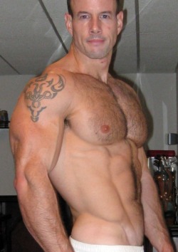 dailydoseofdilf:  ultimatemuscledaddies: