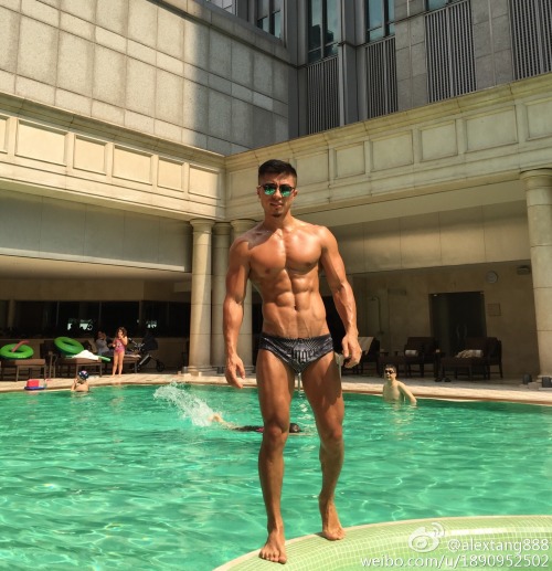 vernonlqchan:  Chinese handsome manly trainer Alex Tang~Hot man and Beautiful sea!