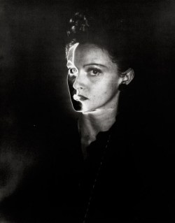 regardintemporel:  Erwin Blumenfeld - Female Portrait, Solarized, 1943
