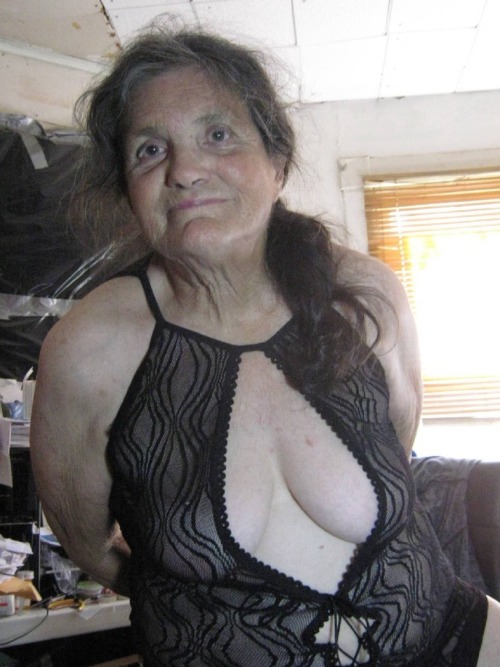 grandmotherporn:Grandmother PornGranny sexx