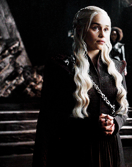 Daenerys Costumes Appreciation- A True Targaryen. Danys Throne Room Attire.