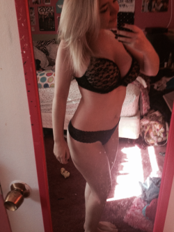 deadpetalsx:  I’m obsessed w myself 