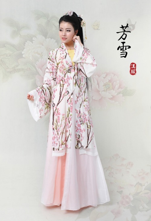 fouryearsofshades:  (via 芳雪 华夏粹 汉服 褙子单品 对襟 桃花 传统民族服装 夏季热卖-淘宝网) 华夏粹huaxiacui.taobao.com/