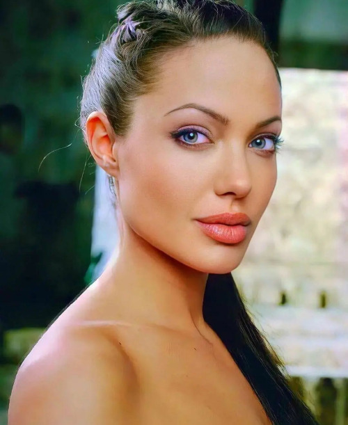 Angelina Jolie