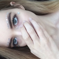 ppolishprincess:  my eyebrows are on star dust fleek 💫