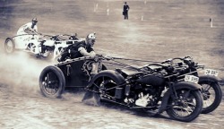 the-insidious-dr-grey-matter:  This is not a picture from an old Buck Rogers movie. Motorcycle chariot racing was a real thing in the 1920s and 1930s.  Where did we go wrong that we don’t still have this? 