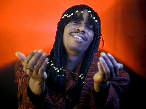 minarchist:upnorthtrips:10 YEARS AGO TODAY |2/11/04| The Rick James “True Hollywood Stories” sketch 