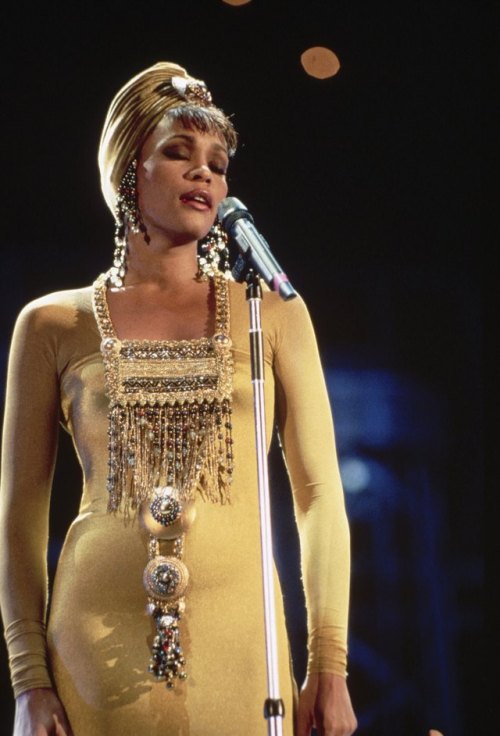 festivemomentspow:Whitney Houston, 1994