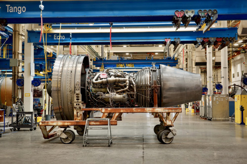 Pratt and Whitney PW2000 engine used on an Boeing 757. San Francisco Airport 2021.