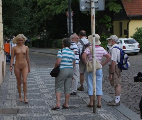 nudeinpublicgirls: Naked girls in public placesWatch the FREE female public nudity clips at RUDE DAR