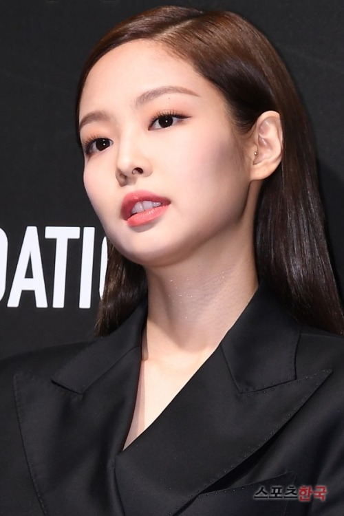 blackpinkofficial: [PRESS] 190314 Jennie @ HERA’s Black Foundation Event