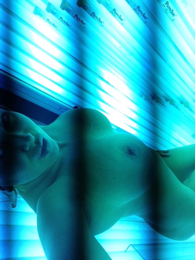 solarium-girls:  Submit pics and videos Solariumgirls@gmx.de