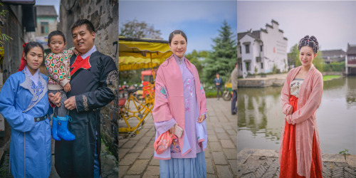 mingsonjia:在西塘，我们见到了许多萌萌的汉服宝宝，也邂逅了穿汉服的婆婆。当然更多的是青春正好的妹子和汉子们。无论高矮胖瘦，年幼年长，都能寻觅到最适合自己的那一套汉服，并将之穿得大方得体。我想