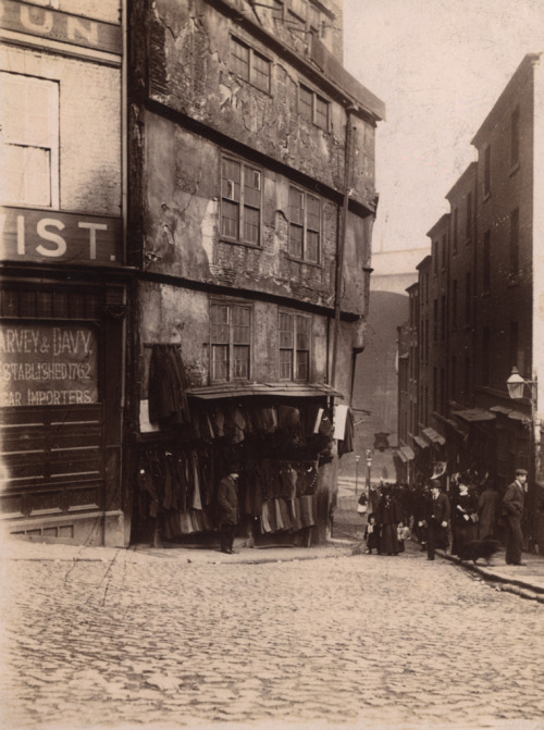 dieselpunkflimflam:onceuponatown:Dickensian squalor of old Newcastle upon Tyne. Between ca. 1880-190