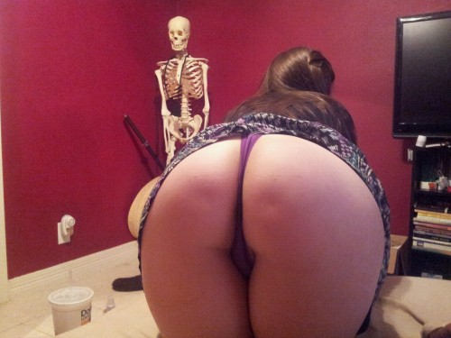 mexpwr:  mysensualsecrets:  Fun fact: I kind of have dimples on da booty.  Yum    (via TumbleOn)  So nice!!!!!!